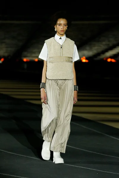 Look 9